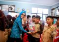 Peringati Hari Anak Nasional, DWP Tangsel Bagikan Ratusan Paket Alat Tulis dan Edukasi Siswa Cegah Bullying