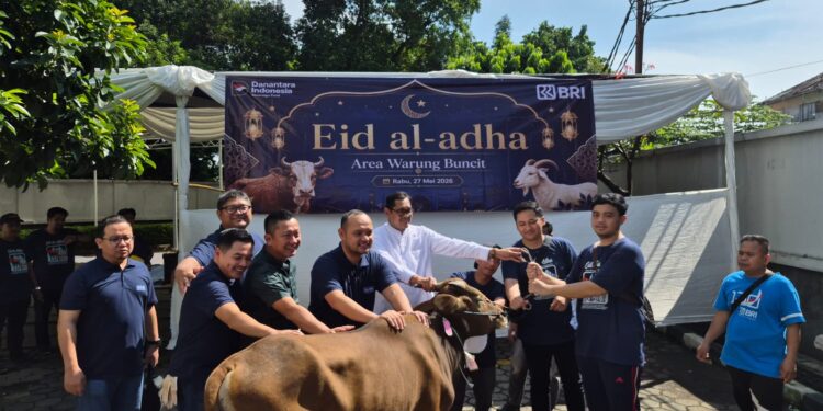 Mabes TNI Cilangkap Ramaikan Iduladha, Se-ekor Sapi, Ratusan Senyum untuk Warga Sekitar Pasar Minggu