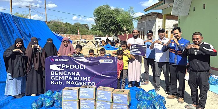 Seluruh BTS Pulih XLSMART Salurkan Bantuan Lanjutan bagi Masyarakat Terdampak Bencana di NTT