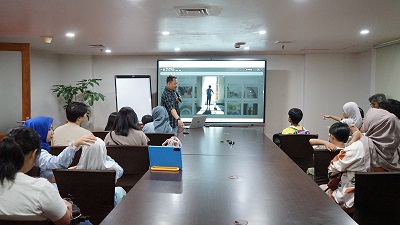 ARYADUTA Lippo Village Ajak Keluarga Rayakan Hari Anak Nasional Lewat Family Photo Walk Bersama Kanca Kids dan Boylagi