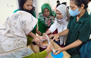 PT Indah Kiat Tangerang, Latih Kwt Olah Sampah Organik Menjadi Eco Enzyme, Berpeluang Dibeli Be Cleanzy Rp30 Ribu Per Liter