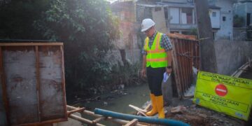 Perkuat Infrastruktur, Pilar Tinjau Pembangunan Turap di 3 Titik Wilayah Tangsel