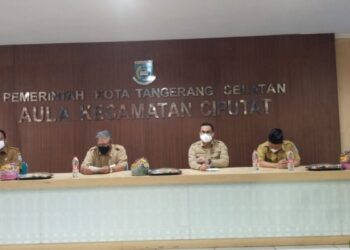 Perangkat Kecamatan, Kelurahan dan RT/RW diberi Pembinaan