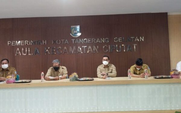 Perangkat Kecamatan, Kelurahan dan RT/RW diberi Pembinaan