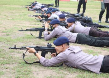satbrimob polda banten latihan menembak