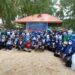 emak emak heboh bergoyang di pantai