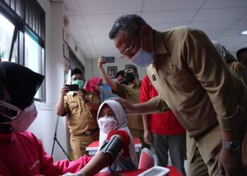 benyamin tinjau pelaksanaan vaksin dosis ke 2
