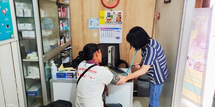 tim jkw-pwi periksa kesehatan di ruteng ntt