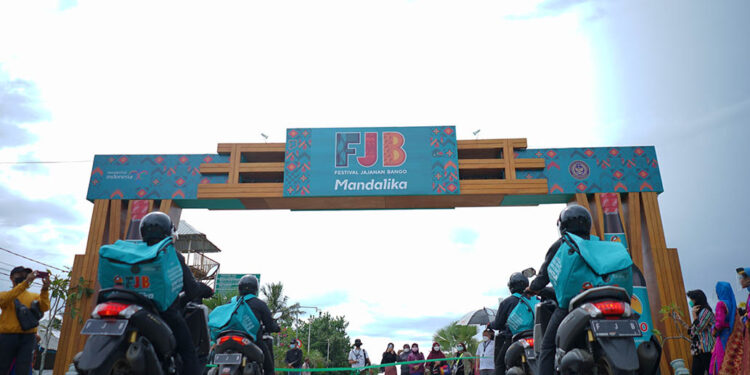 Ribuan Pecinta Kuliner Padati Festival Jajanan Bango Mandalika 2022