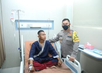 Kapolda Metro Jaya Besuk 6 Polisi Korban Kerusuhan Demo 11 April