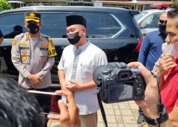 Kunjungi Lokasi Vaksinasi di Beji Depok, Kapolda Menyapa dan Berinteraksi dengan Masyarakat