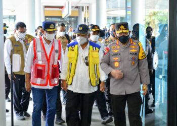 Tinjau Pelabuhan Merak, Kapolri Apresiasi Masyarakat yang Mudik Lebih Awal