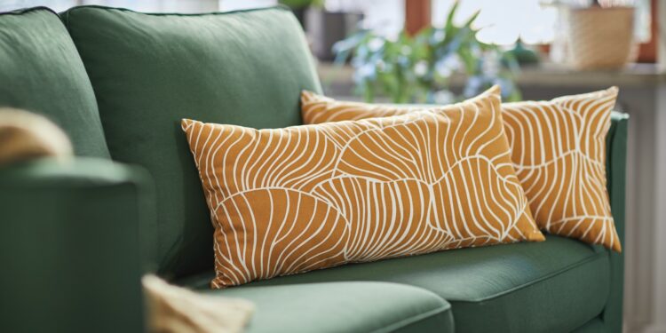 Semarak Hari Raya Idul Fitri, Yuk Simak 5 Rekomendasi Produk Ruang Tamu dari IKEA untuk Menyambut Keluarga Besar!