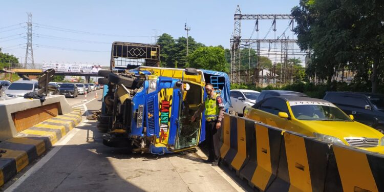Dirlantas Polda Banten Jelaskan Laka Lantas Truk Tabrak Beton Gardu di Tol Cikupa