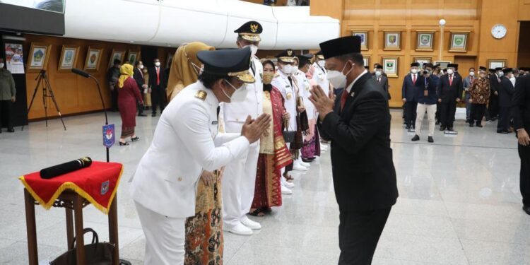 Pj Gubernur Banten Al Muktabar Resmi Dilantik Mendagri