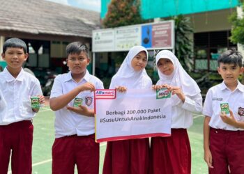 Penuhi Nutrisi Anak, Alfamart Salurkan 6000 Paket Susu di Wilayah Tangsel