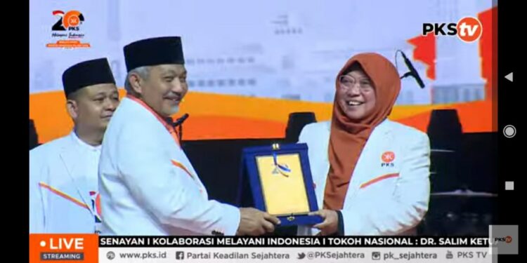 Berikan Kontribusi Lebih, Bidang Ekonomi Keuangan PKS Raih Award Kinerja Terbaik