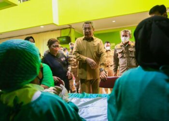 Hari Pertama Kerja, Wali Kota Tangsel Tinjau Amal Donor Darah Satpol PP