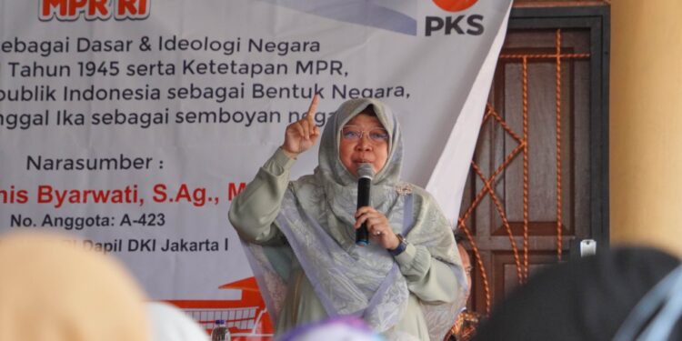 Pada Kunjungan Dapil, Anis Byarwati Didaulat Menjadi Bunda UMKM Jakarta Timur