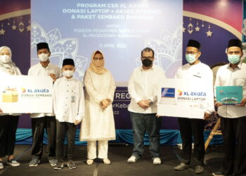 Dukung Digitalisasi di PedesaanXL Axiata Donasi Laptop ke Puluhan Ponpes di 7 Provinsi 