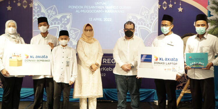 Dukung Digitalisasi di PedesaanXL Axiata Donasi Laptop ke Puluhan Ponpes di 7 Provinsi