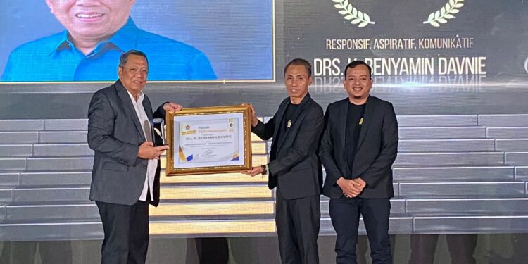Dukung Kinerja Pers, Pejabat dan Tokoh Diganjar PWI Tangsel Award 2022