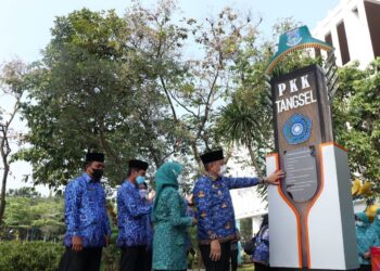 Benyamin Resmikan Tugu PKK Kota Tangerang Selatan