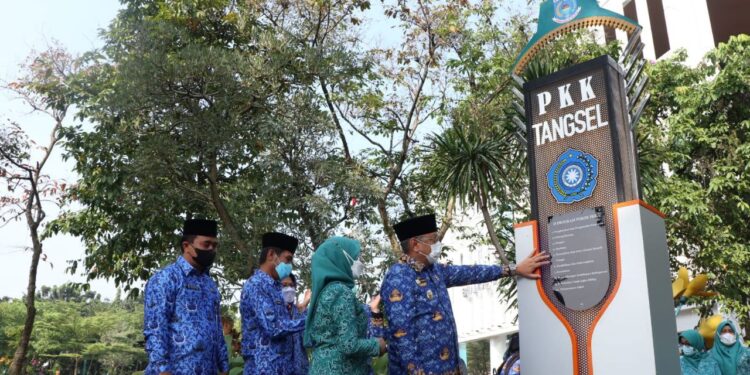 Benyamin Resmikan Tugu PKK Kota Tangerang Selatan