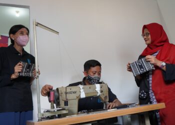 Dukung Pengembangan Pemberdayaan Perempuan CEO XL Axiata Kunjungi Workshop UMKM Perempuan 