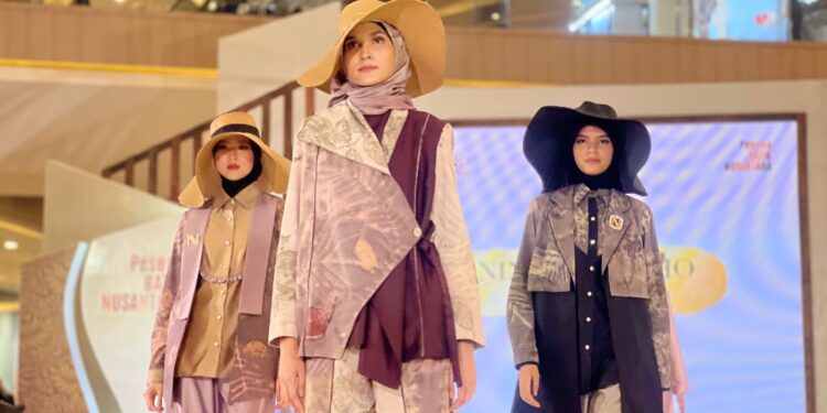 Nina Nugroho Luncurkan Rancangan Terbaru ‘QUERENCIA’ di Ajang Pesona Batik Nusantara