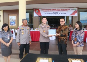 Siloam Hospitals Hibahkan Alkes untuk RS Bhayangkara Polda Sulut