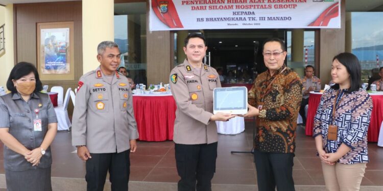 Siloam Hospitals Hibahkan Alkes untuk RS Bhayangkara Polda Sulut