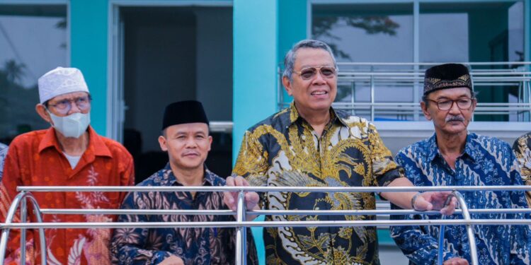 Pemkot Tangsel Serahkan Bantuan Peralatan Pemandian Jenazah dan Keranda ke TPU Sari Mulya
