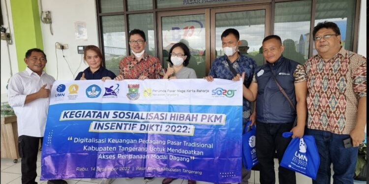 Dosen Fakultas Bisnis Membuat Aplikasi SASAR untuk Para Pedagang Pasar di Kabupaten Tangerang