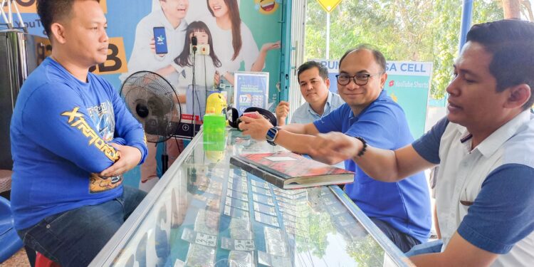 Tingkatkan Pengalaman Pelanggan CEO XL Axiata Temui Langsung Pelanggan dan Retail Outlet