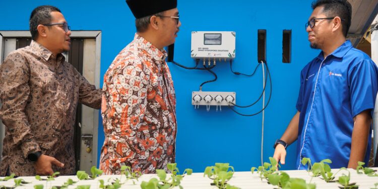 Wujudkan Pesantren Digital Solusi IoT XL Axiata untuk Budidaya Maggot dan Hidroponik