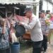 Polsek Cikbar Salurkan Sembako dari Kapolri di Kampung Bojong Koneng