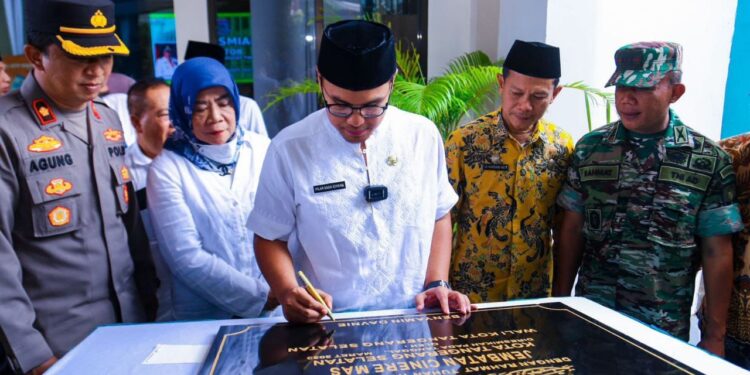 Pilar Resmikan Jembatan Cinere Mas dan Kantor Kecamatan Ciputat Timur