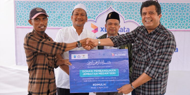 XL Axiata Renovasi Salah Satu Madrasah Ibtidaiyah Tertua di Pontianak