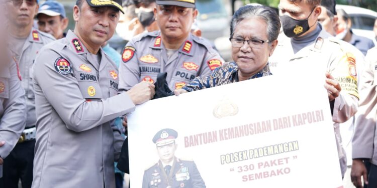 Wujud Kepedulian Kapolri ke Masyarakat, 2 Ribu Bansos Disebar ke Warga Jakarta Utara