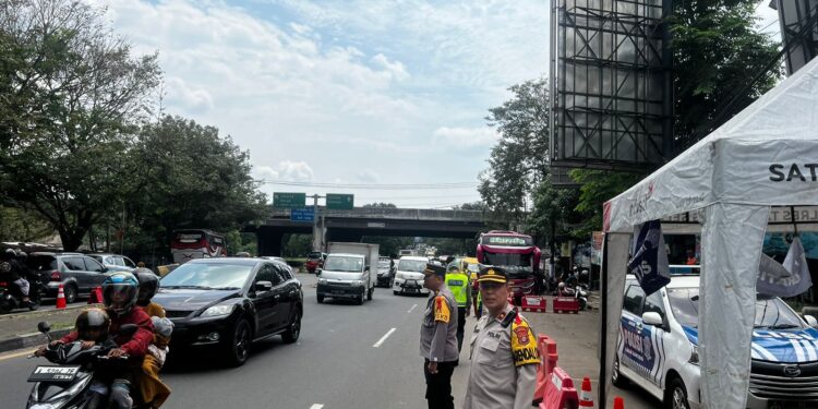 Tahap Arus Balik Pemudik, Kabagops Polres Tangsel Cek Kesiapsiagaan Pos Yan Bitung Ops Ketupat Jaya 2023
