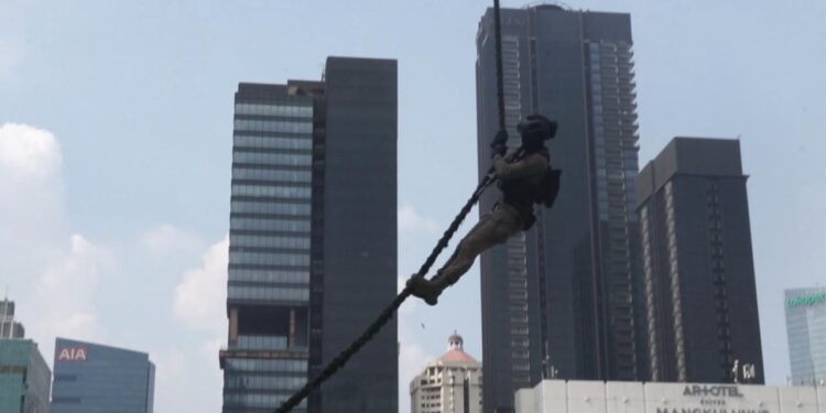 Dansat Brimob Polda Metro Jaya Pantau Latihan Mobilitas Udara