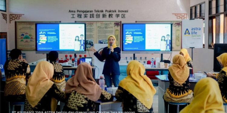 Sinergi Astra Life Wujudkan Masyarakat Melek Finansial, Gelar Seminar Literasi Keuangan di Ponorogo