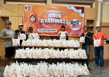 Tebar Hewan Qurban di Dapil, Anis Ajak Masyarakat Untuk Peduli dan Berbagi