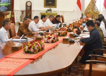 Pj Gubernur Banten Al Muktabar Ikuti Ratas Bersama Presiden Joko Widodo Bahas Pembangunan MRT Fase III