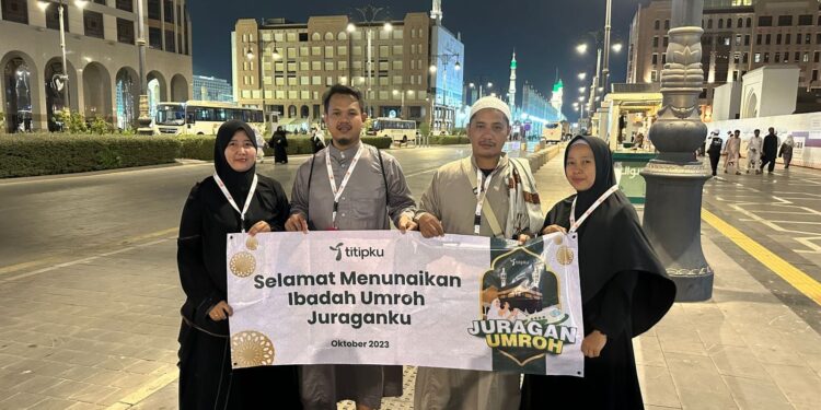 Titipku Berangkatkan Umroh Pedagang Pasar Mandiri dan Pasar Tomang Barat
