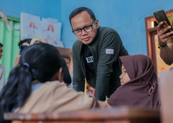 Bima Arya Kunjungi Posyandu Dahlia dan SDN Gang Aut