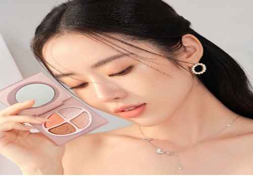 Inspirasi Korean Makeup yang Natural ala barenbliss Dream Chaser Quad Eyeshadow Cocok untuk Semua Acara Mata Lebih Bersinar dan Tahan 8 jam!