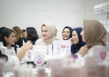 Bertabur Hadiah di Booth Doodle Exclusive Baby Care dalam IMBEX 2023