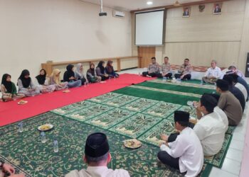 Polsek Kelapa Dua Mengadakan Kegiatan Pengajian dan Santunan Anak Yatim di Yayasan Maktabul Aitam